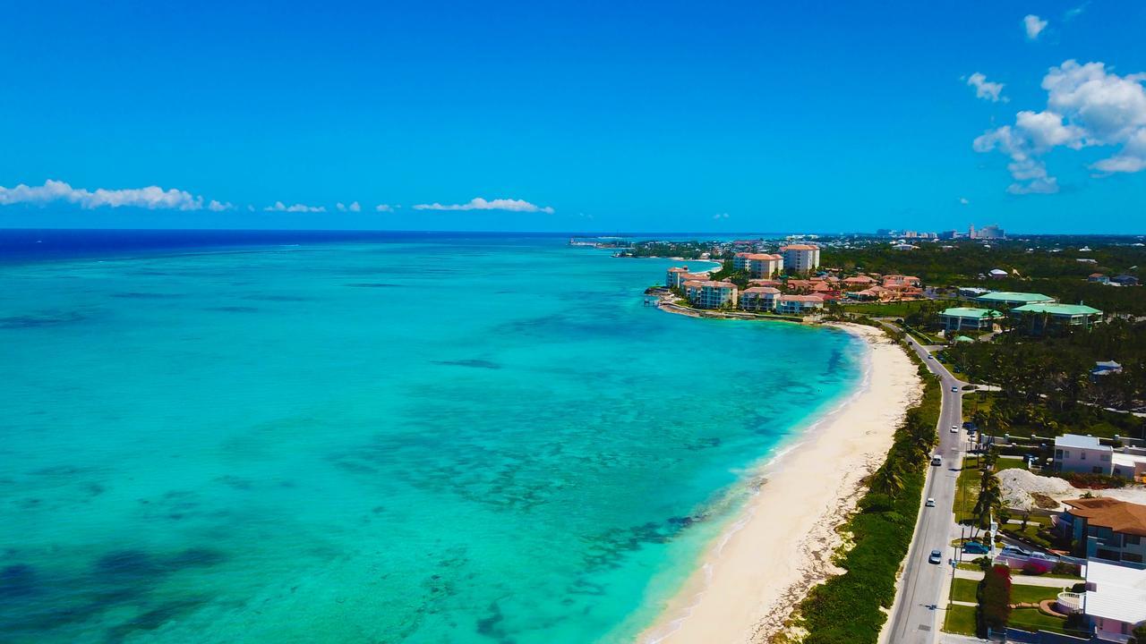 Four Bedroom Oceanfront Villa แนสซอ ภายนอก รูปภาพ