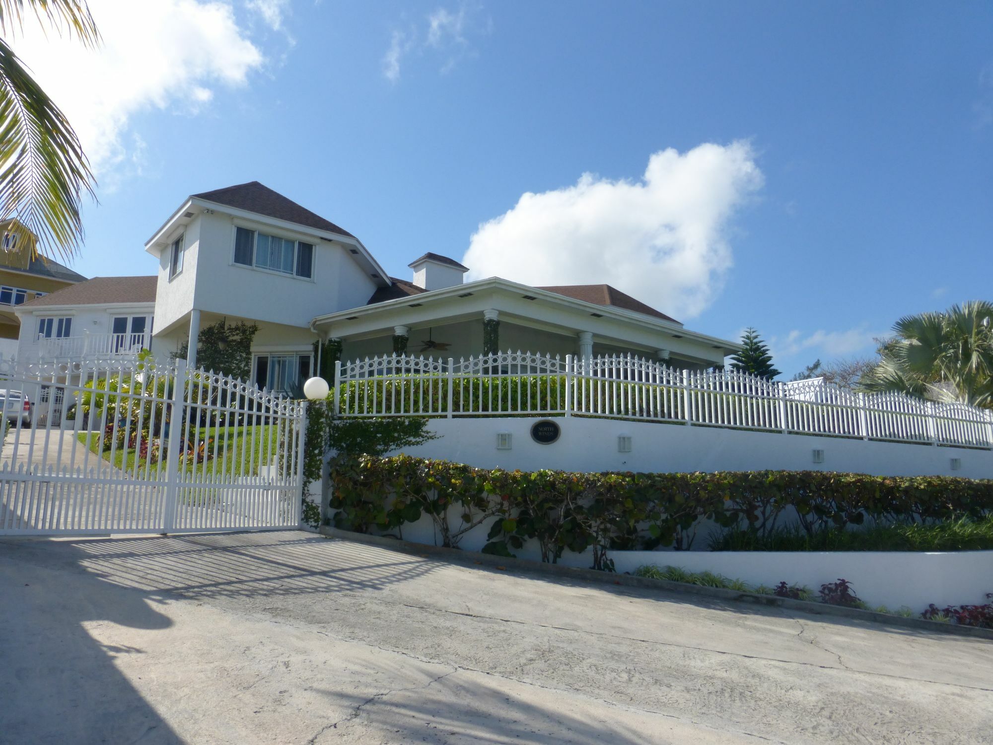 Four Bedroom Oceanfront Villa แนสซอ ภายนอก รูปภาพ