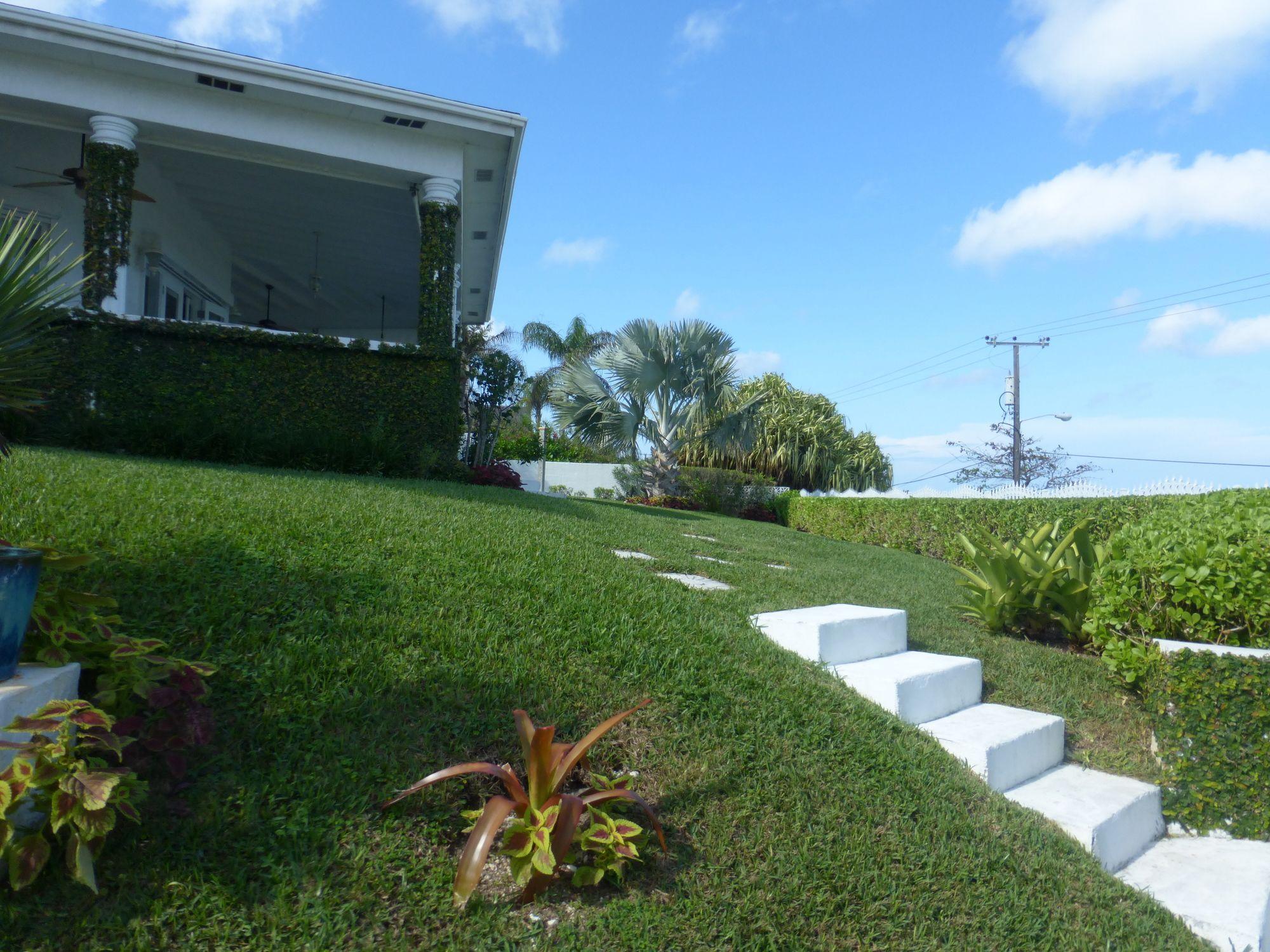 Four Bedroom Oceanfront Villa แนสซอ ภายนอก รูปภาพ